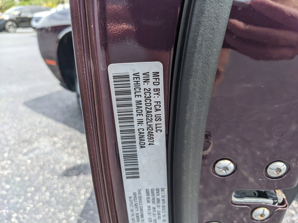 Dodge Challenger Vehicle Full-screen Gallery Image 30