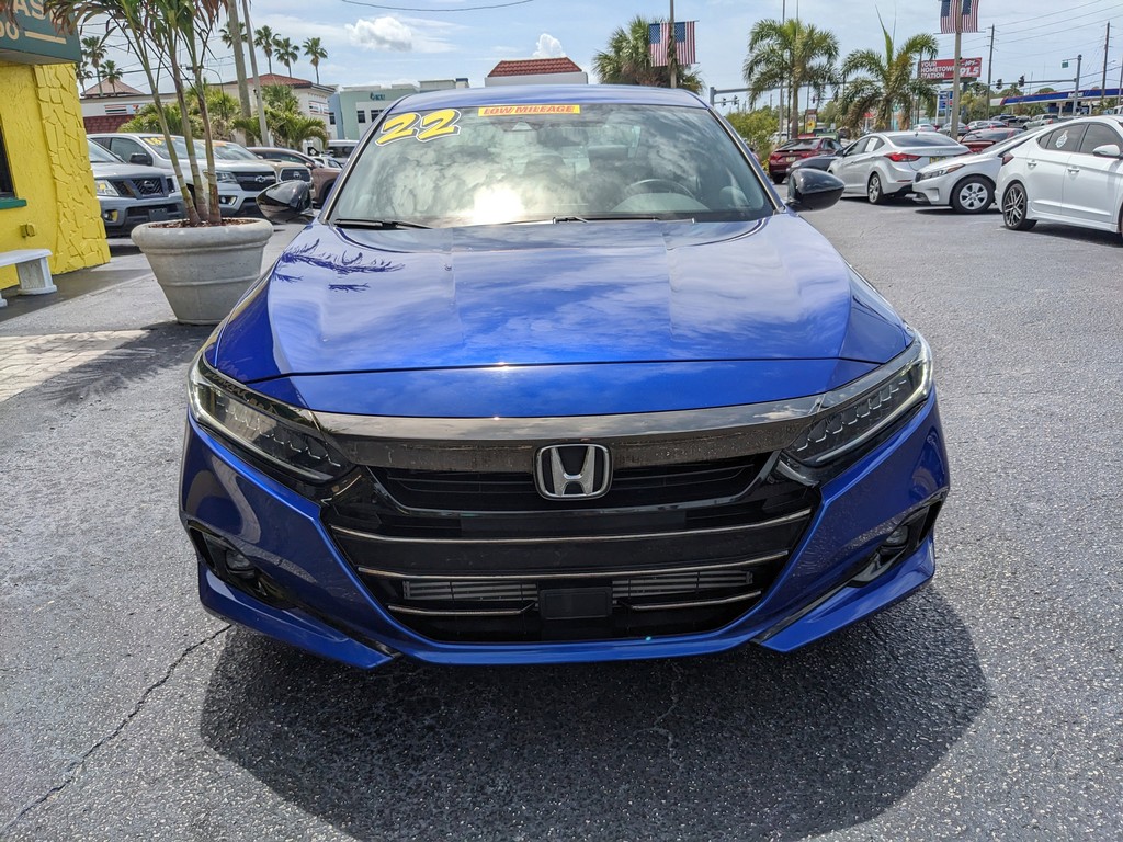 Honda Accord Sedan Vehicle Full-screen Gallery Image 05