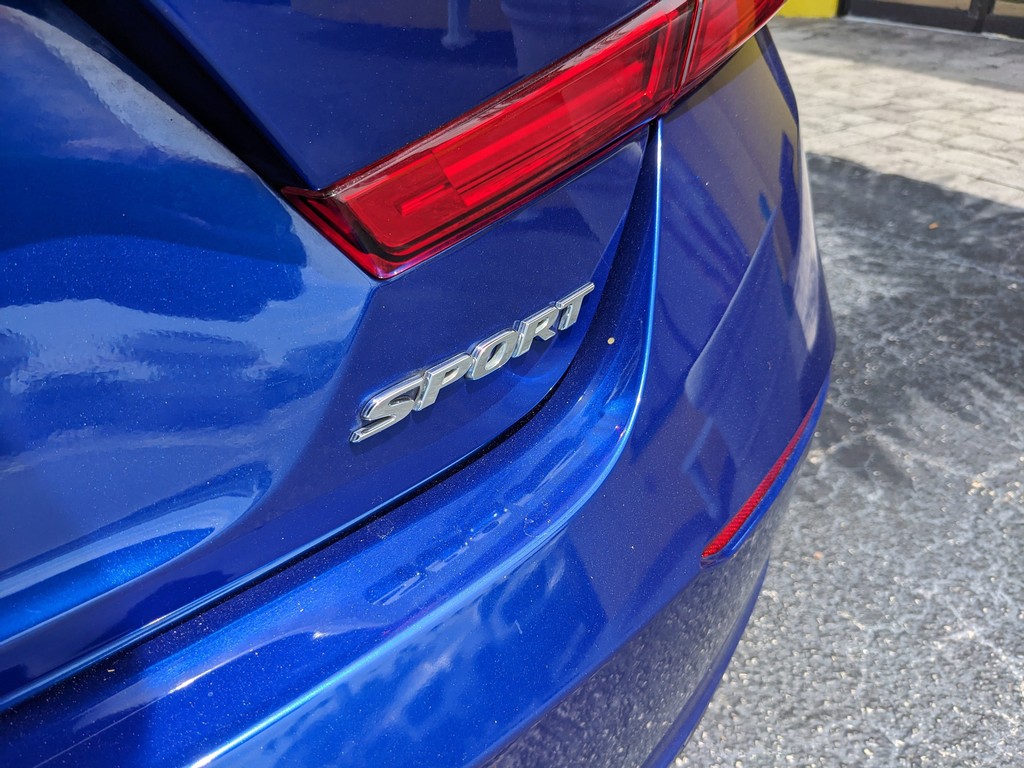 Honda Accord Sedan Vehicle Full-screen Gallery Image 08