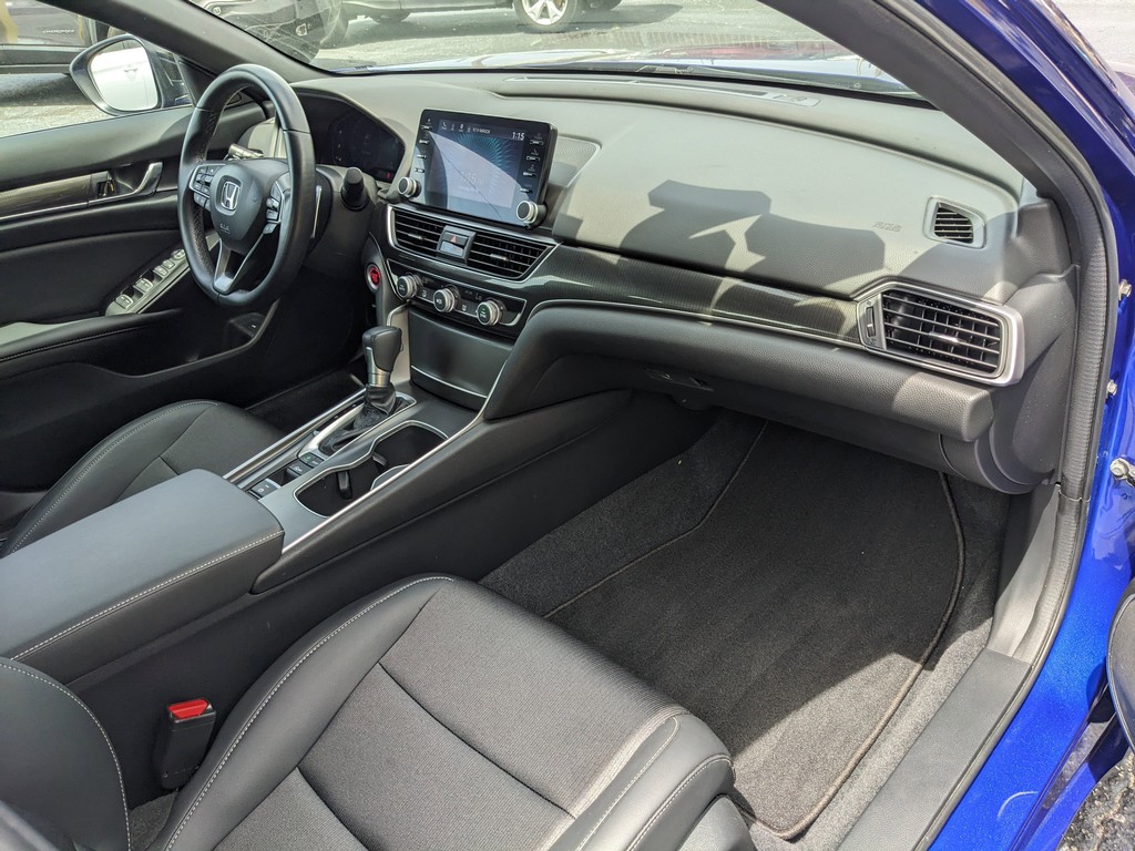 Honda Accord Sedan Vehicle Full-screen Gallery Image 10