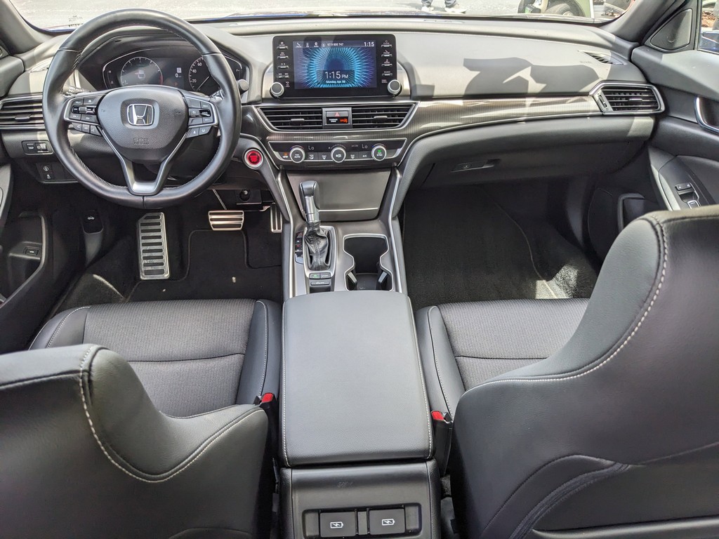 Honda Accord Sedan Vehicle Full-screen Gallery Image 11