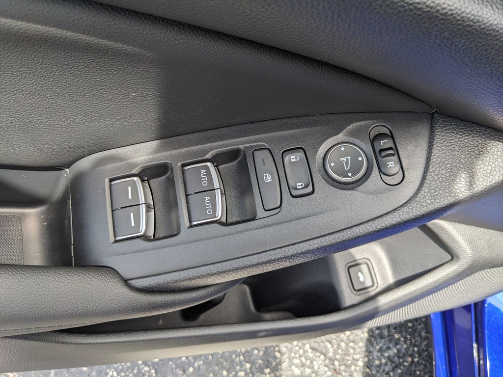 Honda Accord Sedan Vehicle Full-screen Gallery Image 16