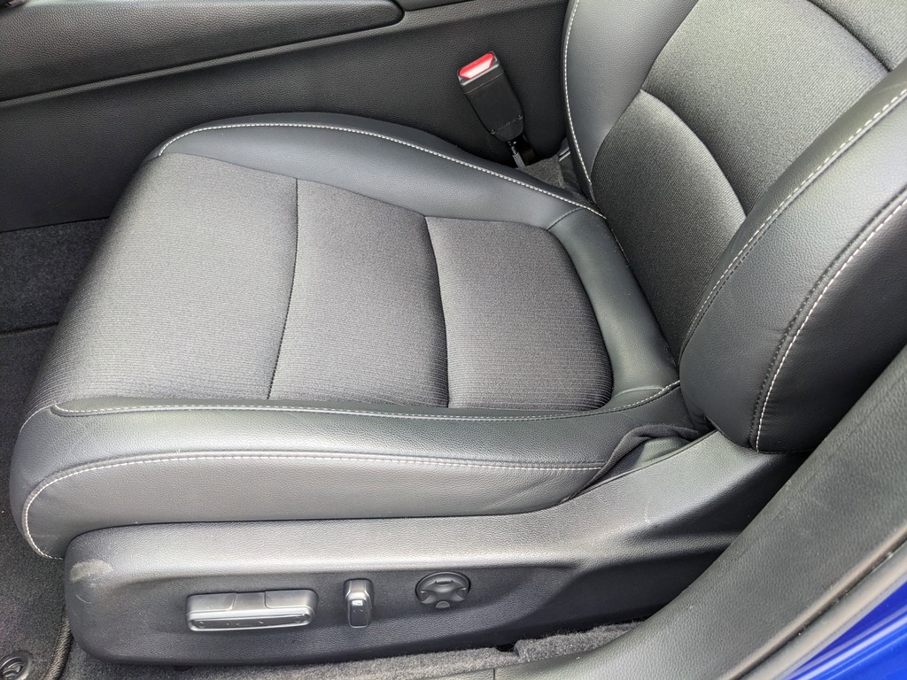 Honda Accord Sedan Vehicle Full-screen Gallery Image 17