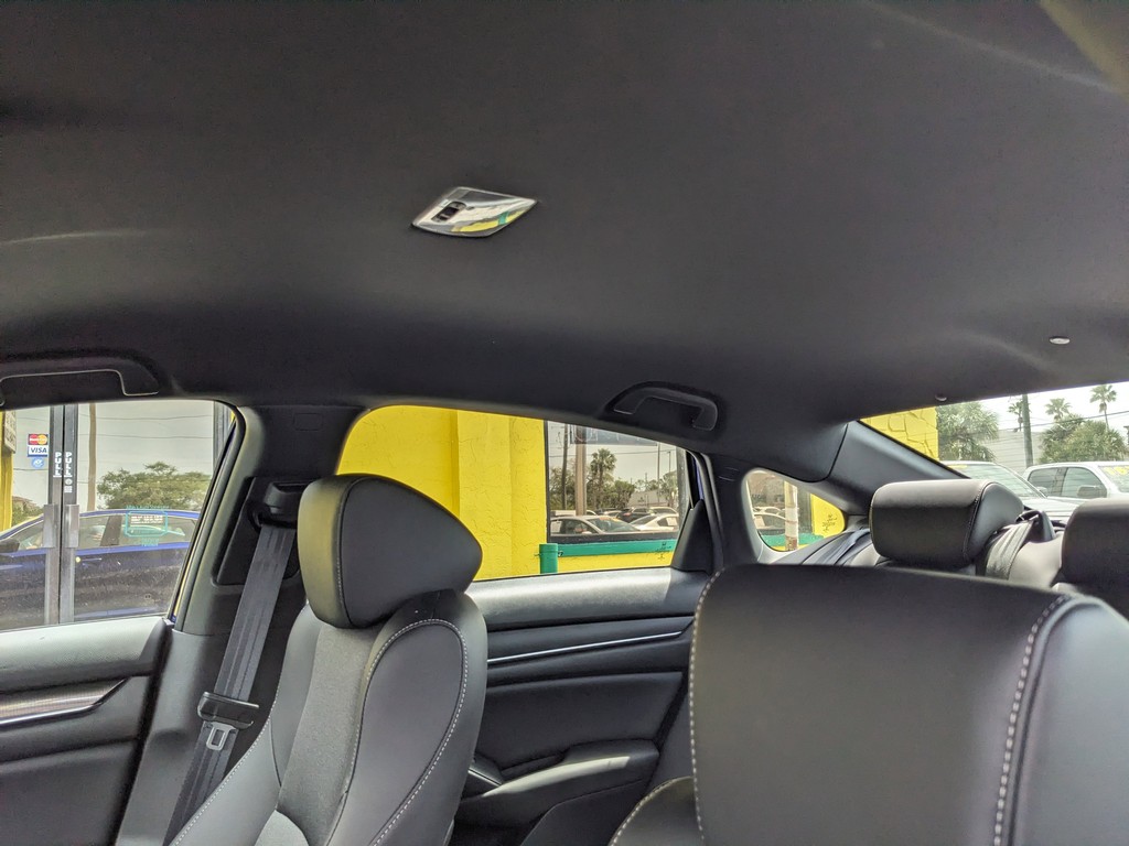 Honda Accord Sedan Vehicle Full-screen Gallery Image 18