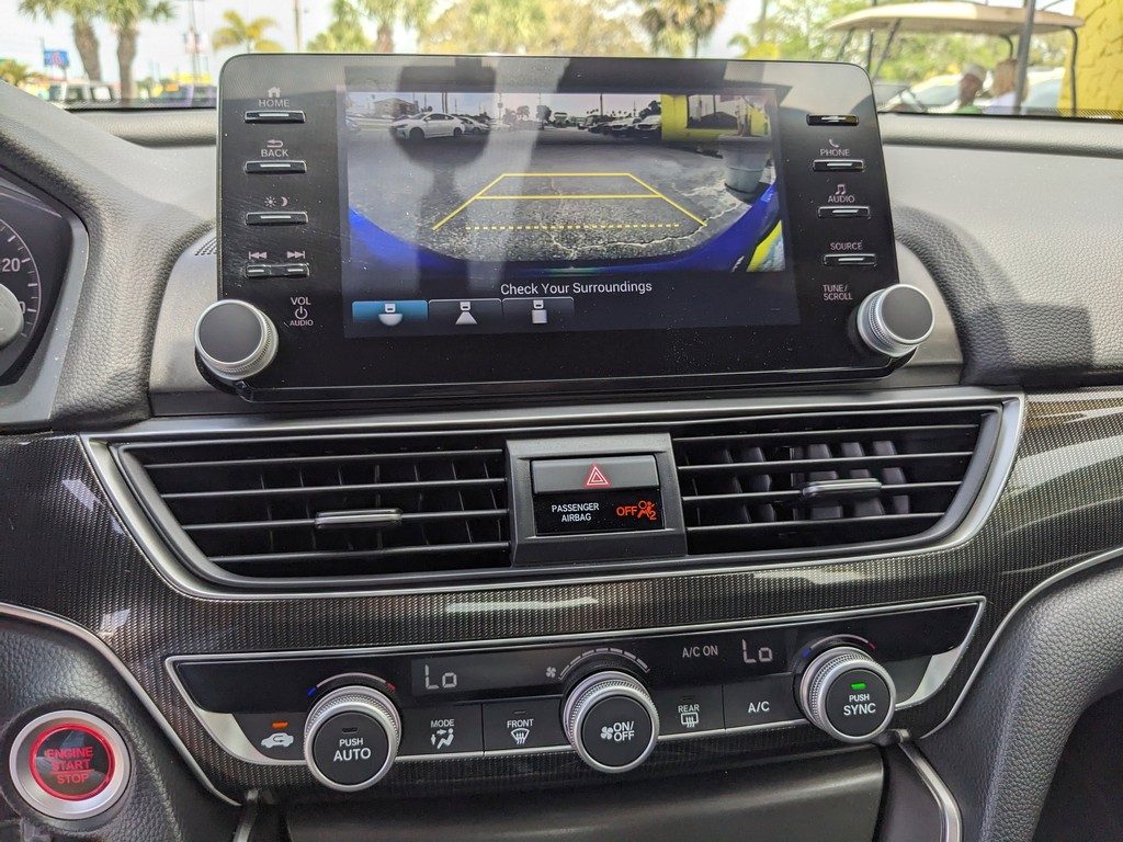 Honda Accord Sedan Vehicle Full-screen Gallery Image 20