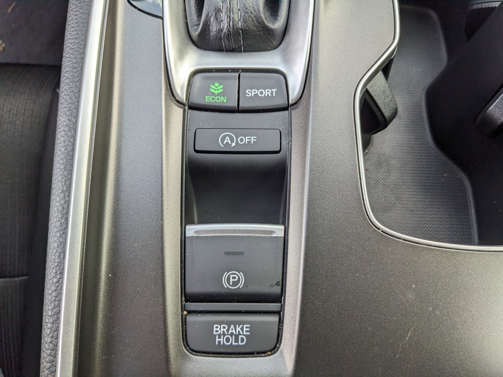 Honda Accord Sedan Vehicle Full-screen Gallery Image 23