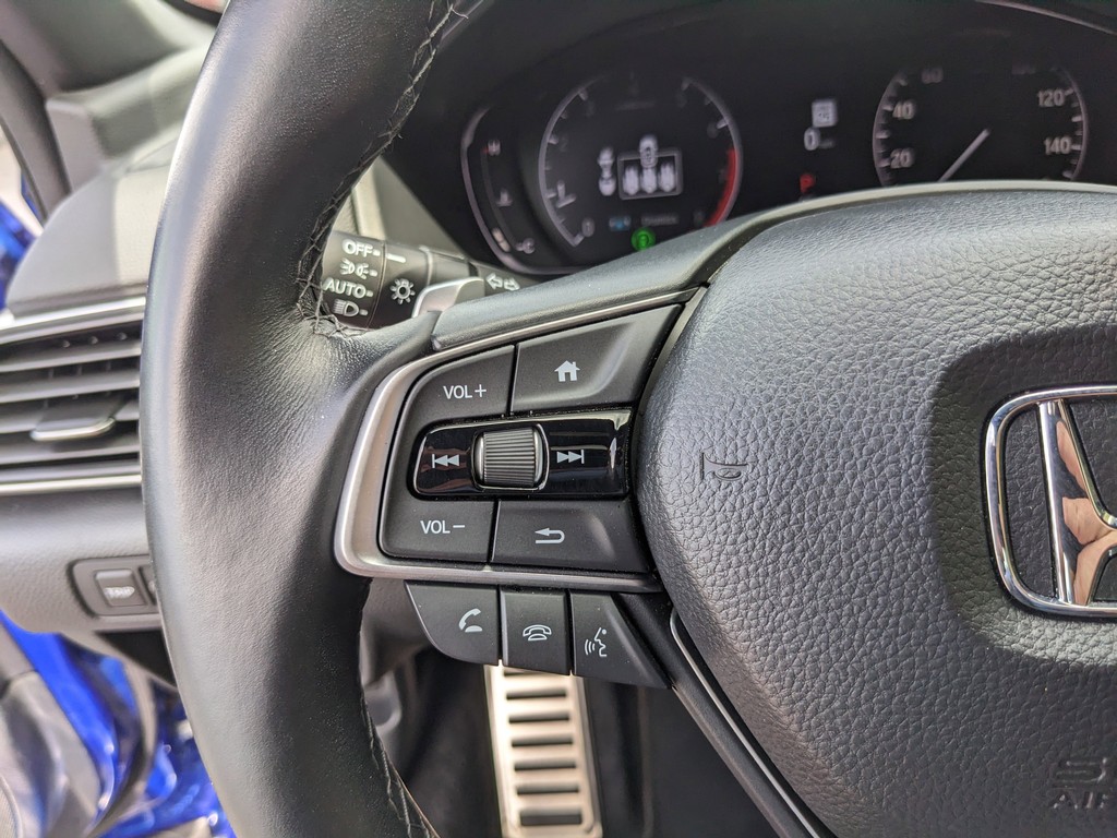 Honda Accord Sedan Vehicle Full-screen Gallery Image 26