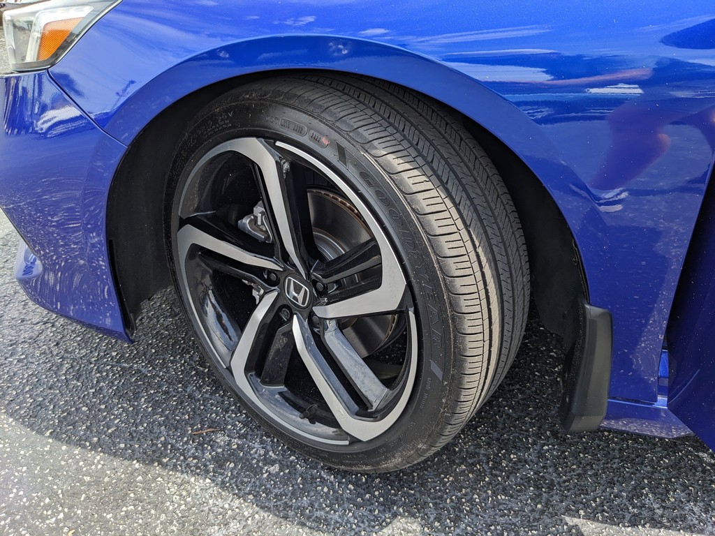 Honda Accord Sedan Vehicle Full-screen Gallery Image 31