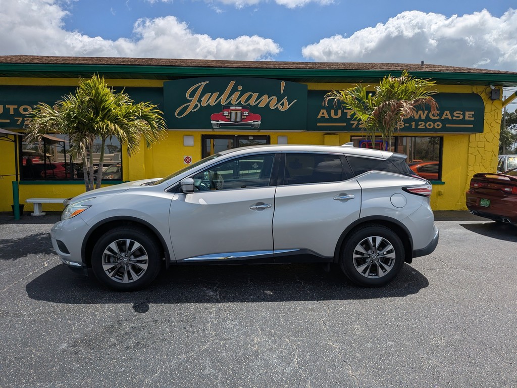 Nissan Murano Vehicle Full-screen Gallery Image 02