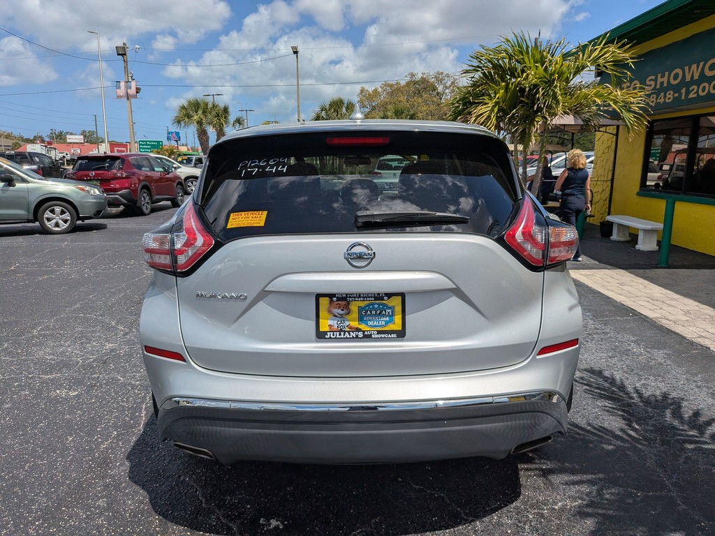 Nissan Murano Vehicle Full-screen Gallery Image 04