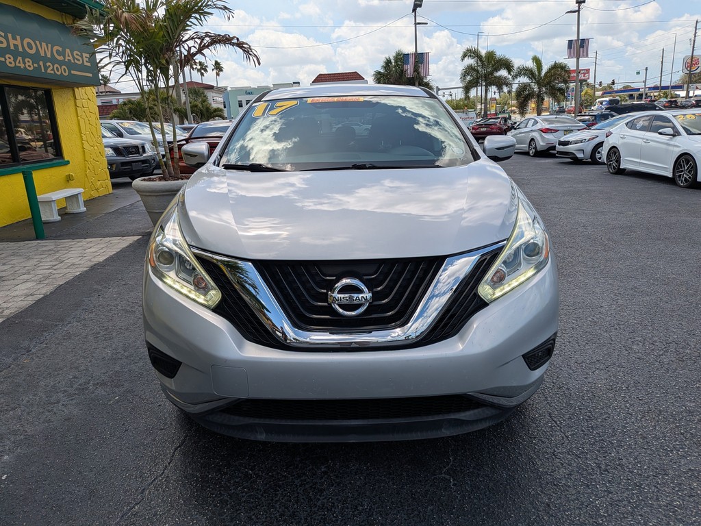 Nissan Murano Vehicle Full-screen Gallery Image 05