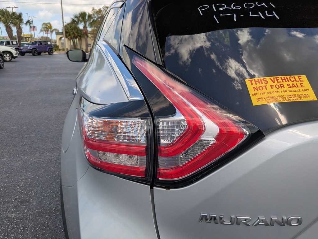 Nissan Murano Vehicle Full-screen Gallery Image 07