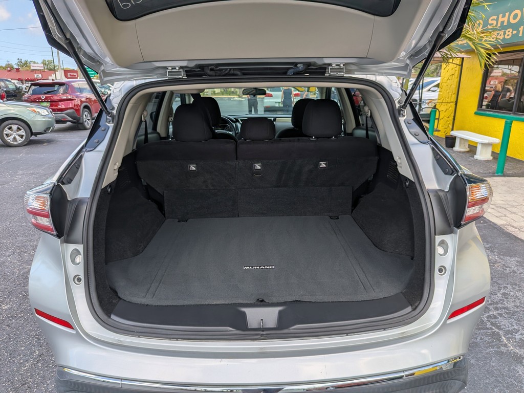 Nissan Murano Vehicle Full-screen Gallery Image 08