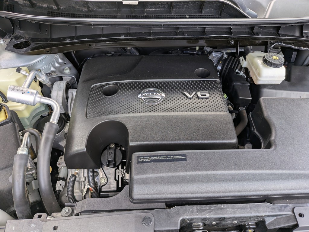 Nissan Murano Vehicle Full-screen Gallery Image 09