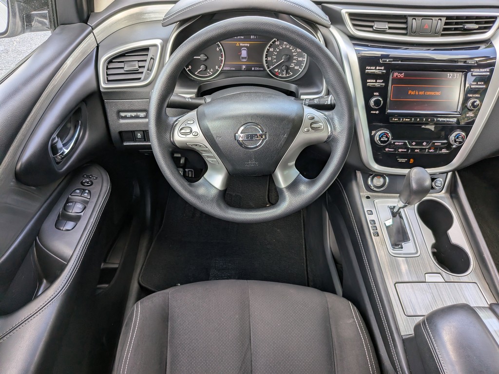 Nissan Murano Vehicle Full-screen Gallery Image 12