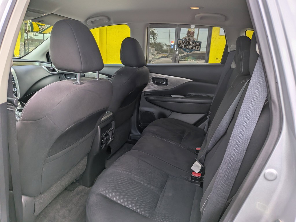 Nissan Murano Vehicle Full-screen Gallery Image 15