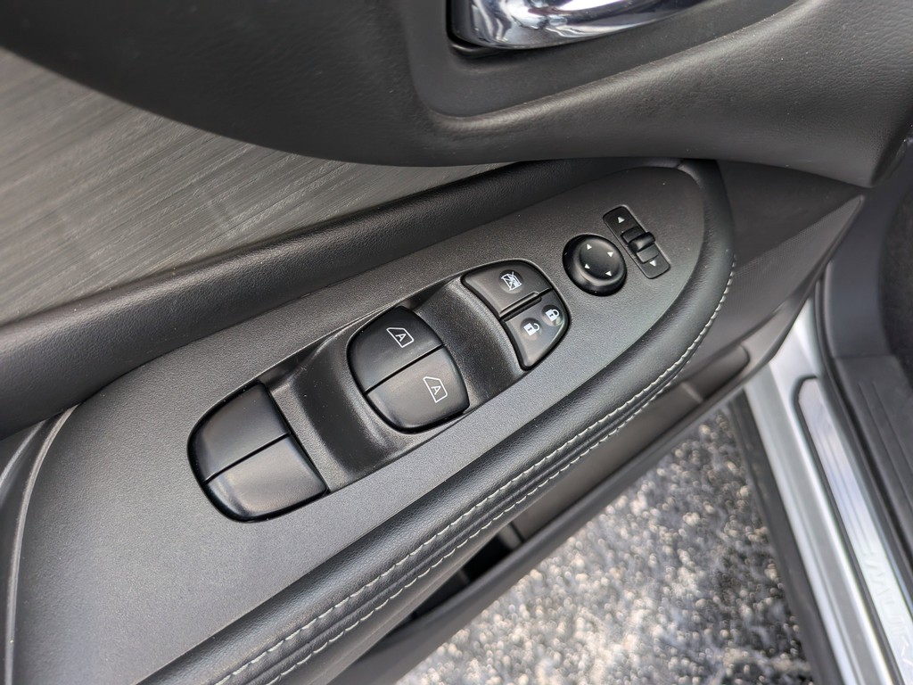 Nissan Murano Vehicle Full-screen Gallery Image 16