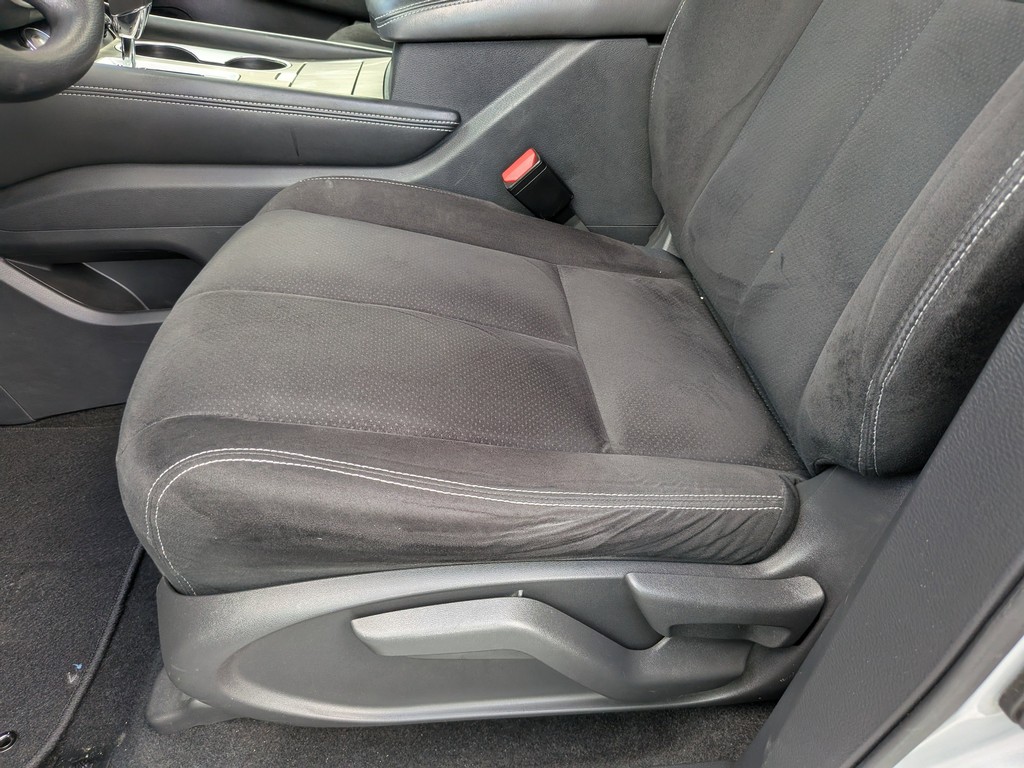 Nissan Murano Vehicle Full-screen Gallery Image 17
