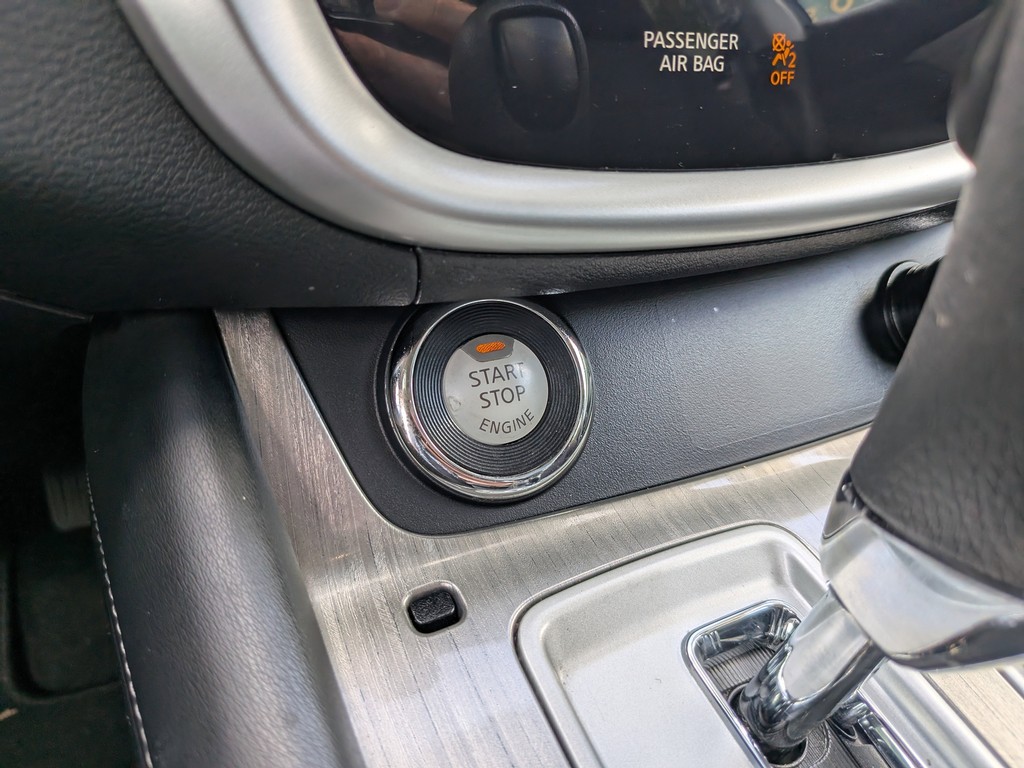 Nissan Murano Vehicle Full-screen Gallery Image 22