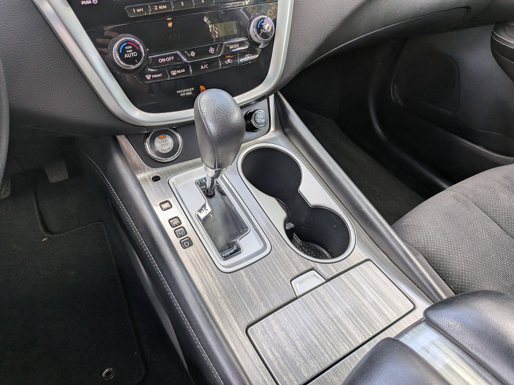 Nissan Murano Vehicle Full-screen Gallery Image 23