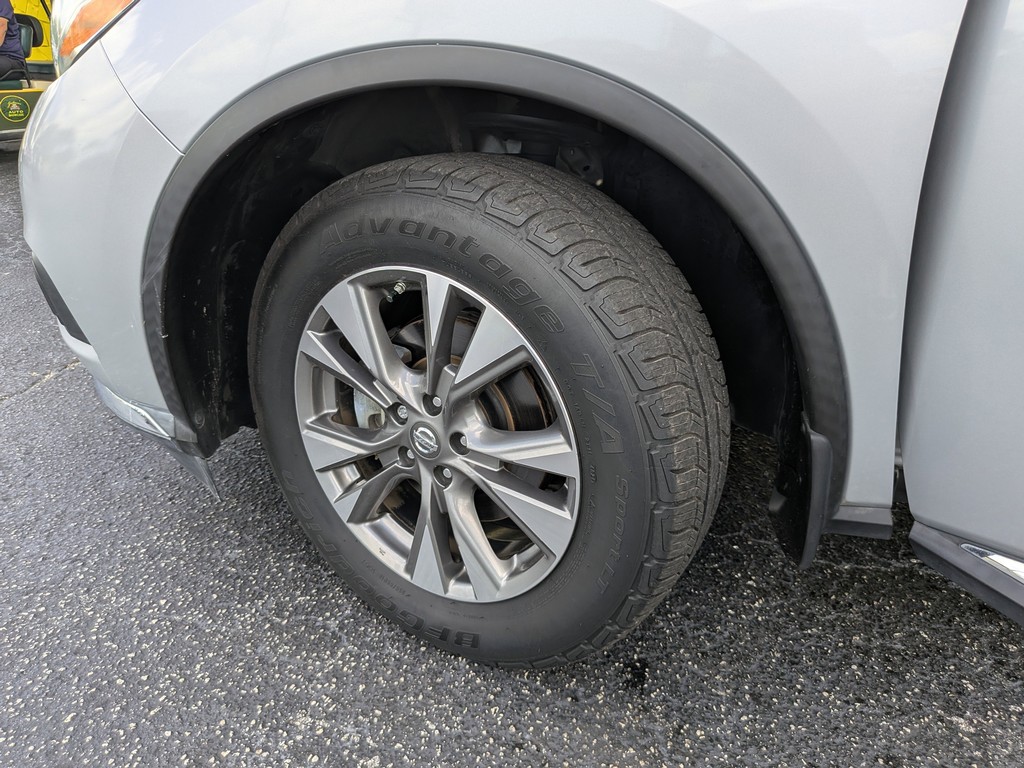 Nissan Murano Vehicle Full-screen Gallery Image 31