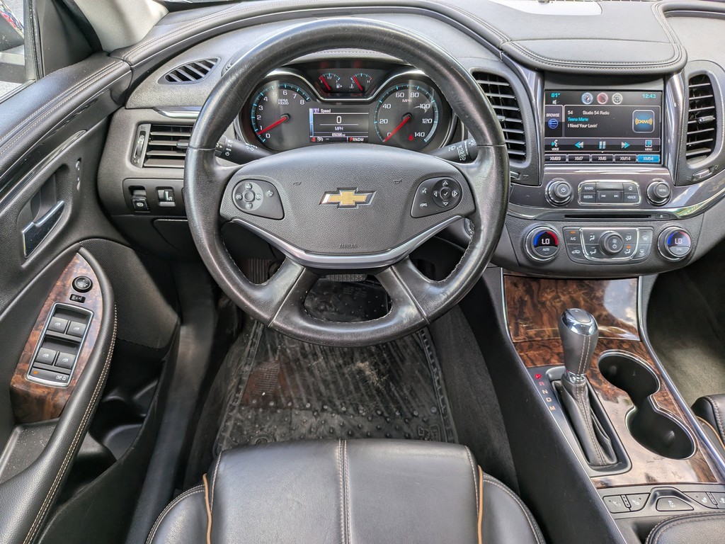 Chevrolet Impala Vehicle Full-screen Gallery Image 12