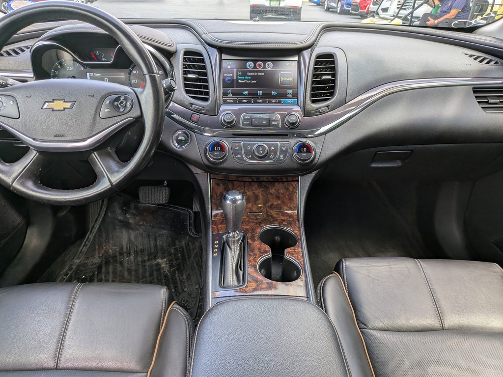 Chevrolet Impala Vehicle Full-screen Gallery Image 13