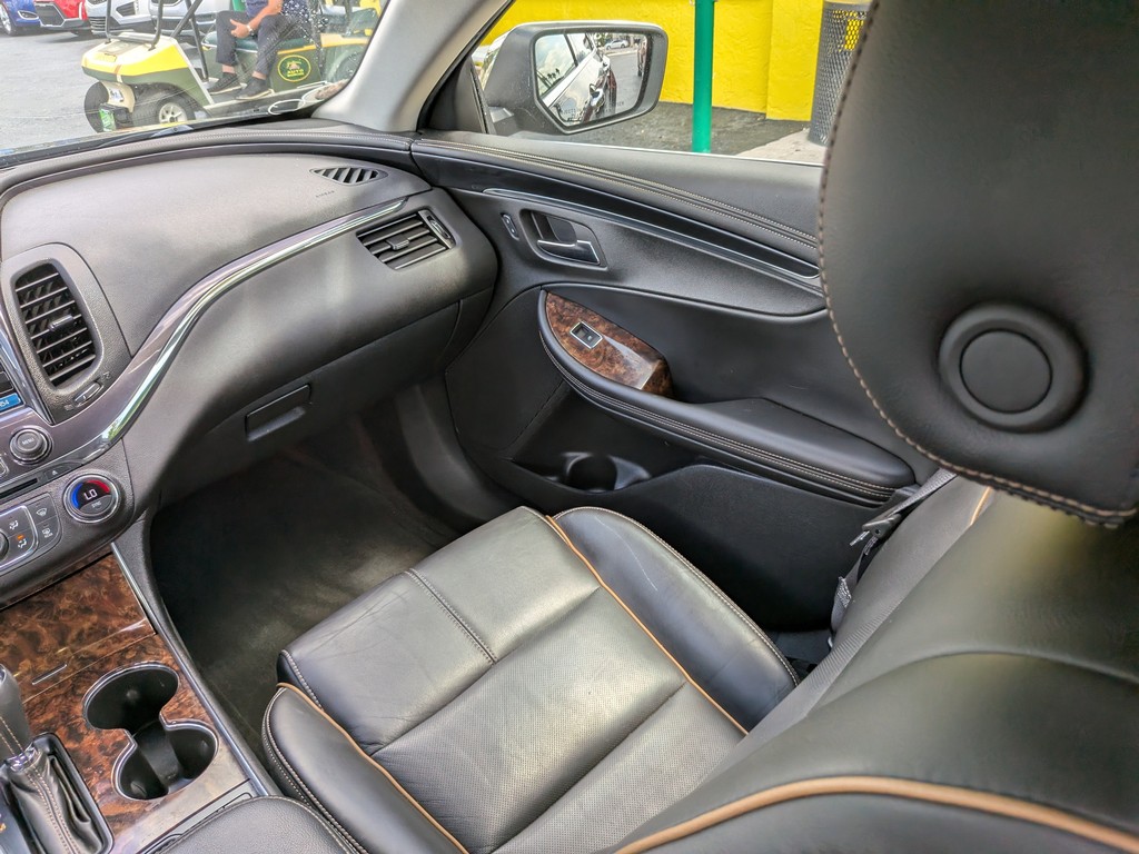 Chevrolet Impala Vehicle Full-screen Gallery Image 14