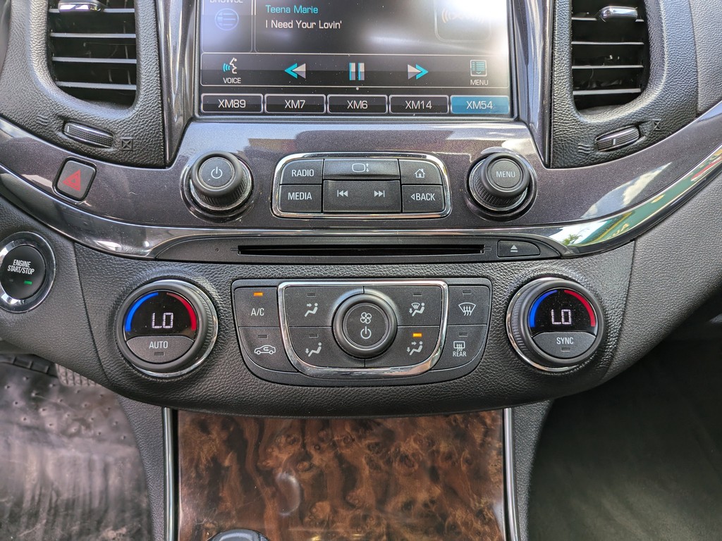 Chevrolet Impala Vehicle Full-screen Gallery Image 21