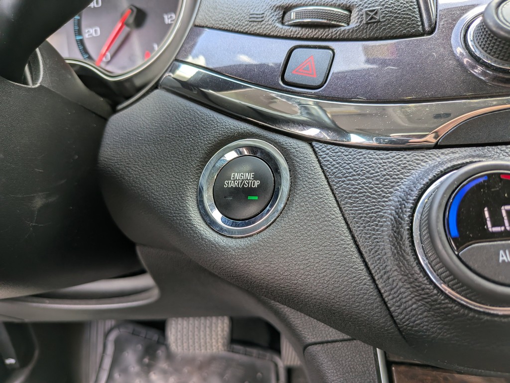 Chevrolet Impala Vehicle Full-screen Gallery Image 22