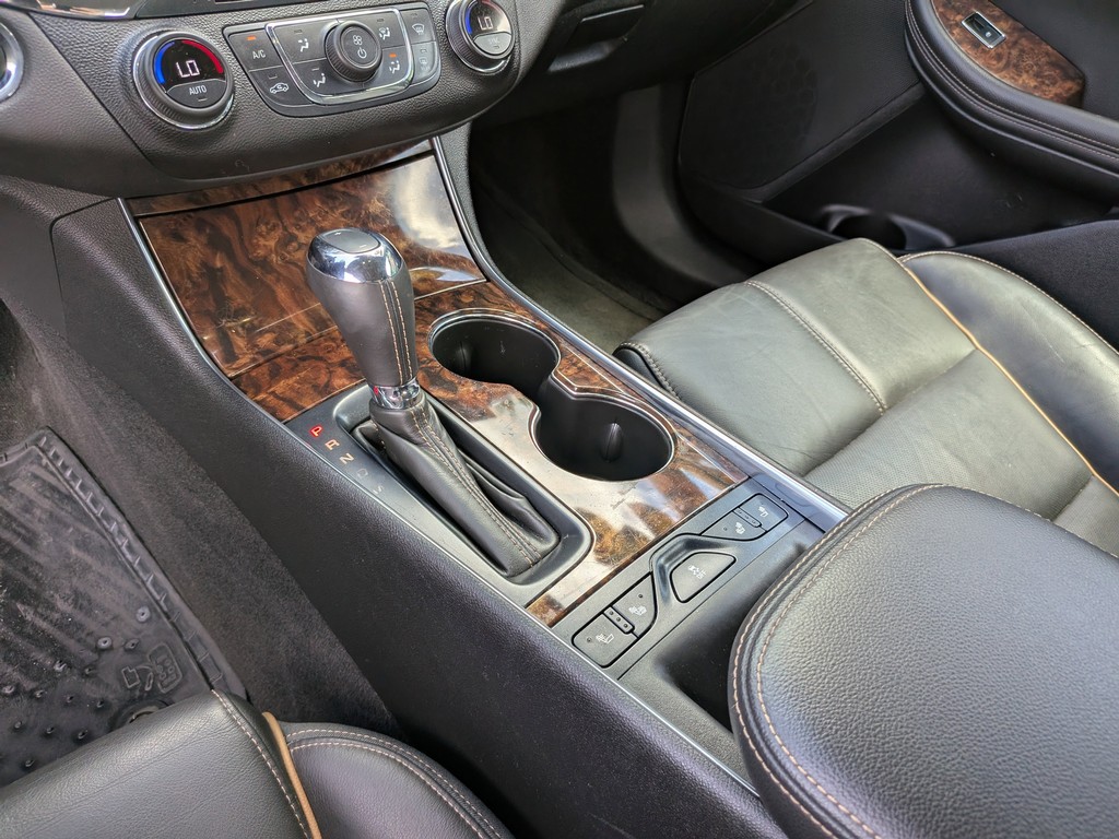 Chevrolet Impala Vehicle Full-screen Gallery Image 23
