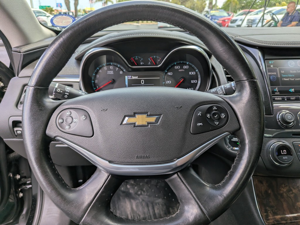 Chevrolet Impala Vehicle Full-screen Gallery Image 25