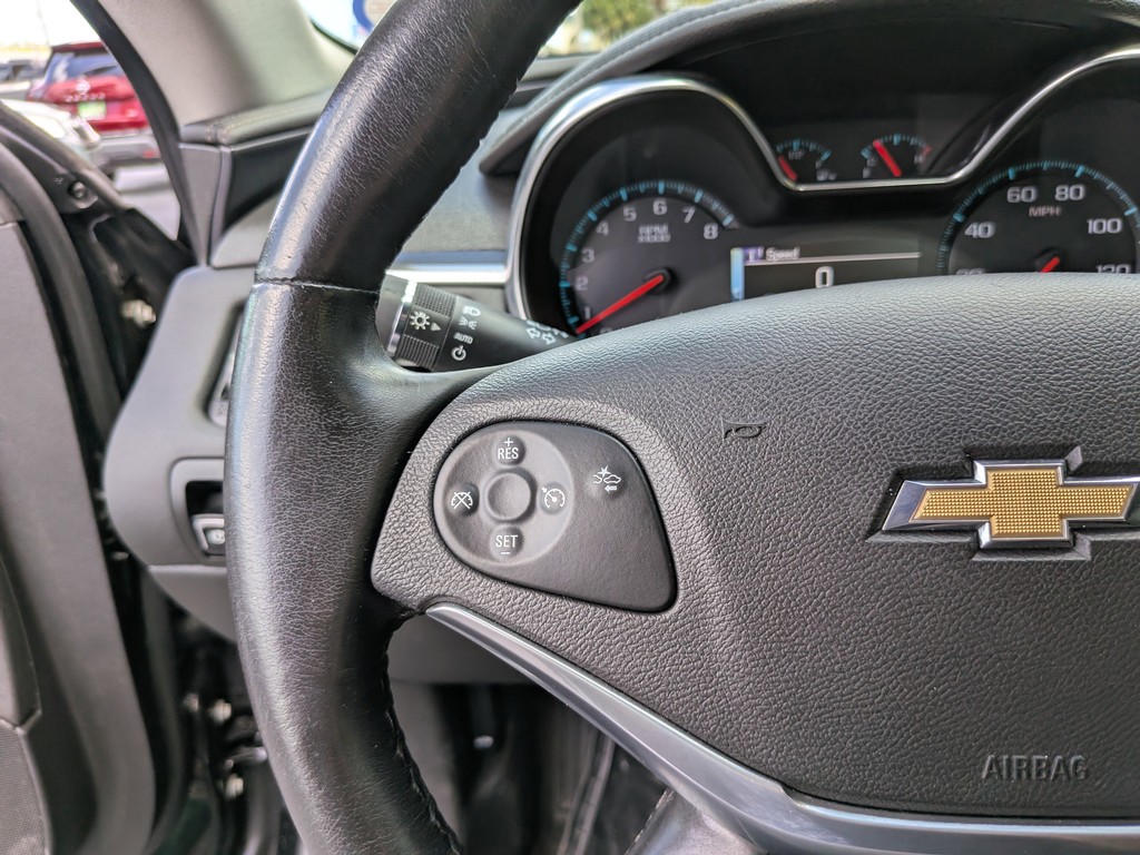 Chevrolet Impala Vehicle Full-screen Gallery Image 26
