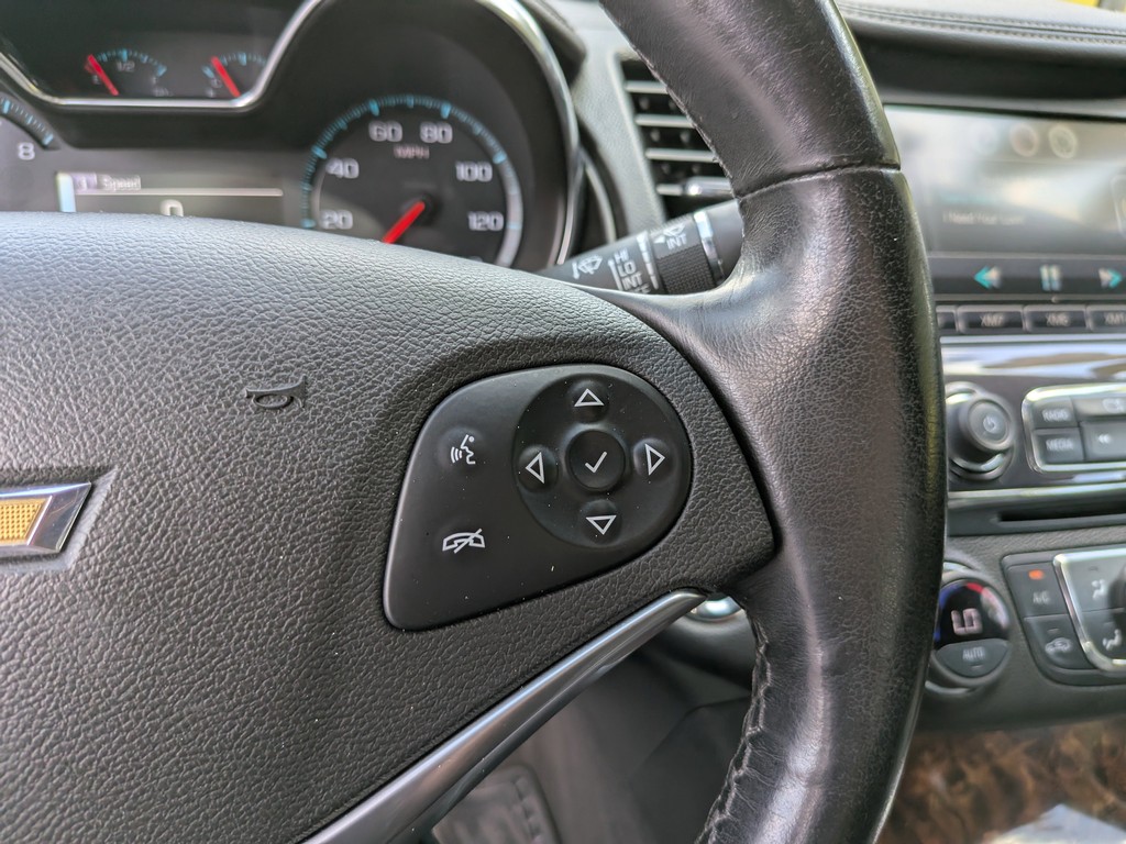 Chevrolet Impala Vehicle Full-screen Gallery Image 27