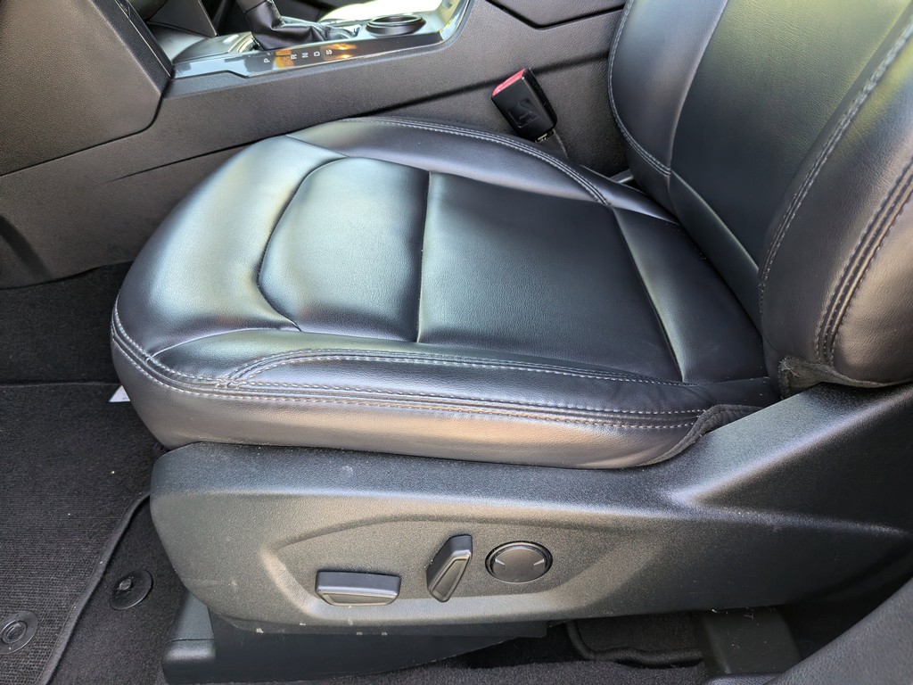 Ford Explorer Vehicle Full-screen Gallery Image 18