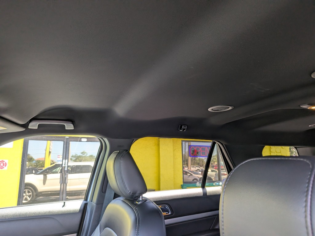 Ford Explorer Vehicle Full-screen Gallery Image 19