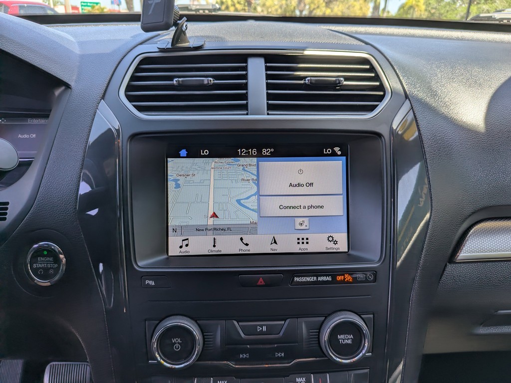 Ford Explorer Vehicle Full-screen Gallery Image 20