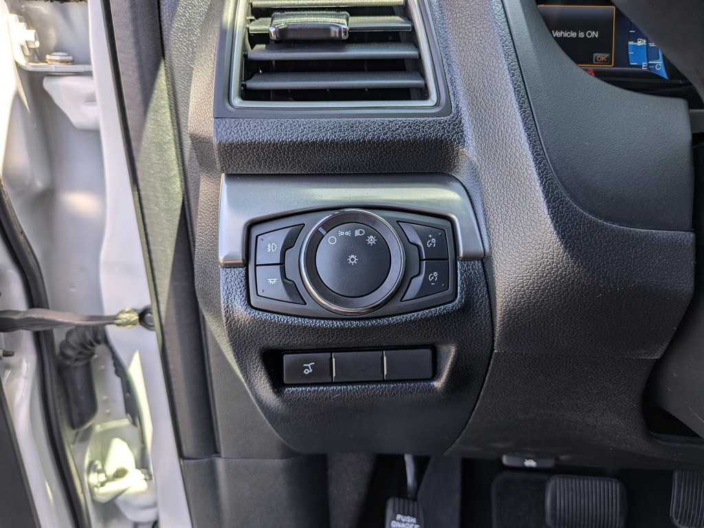 Ford Explorer Vehicle Full-screen Gallery Image 25