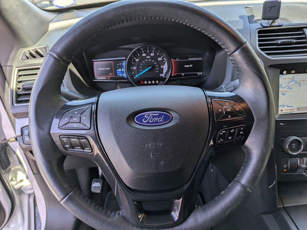 Ford Explorer Vehicle Full-screen Gallery Image 26
