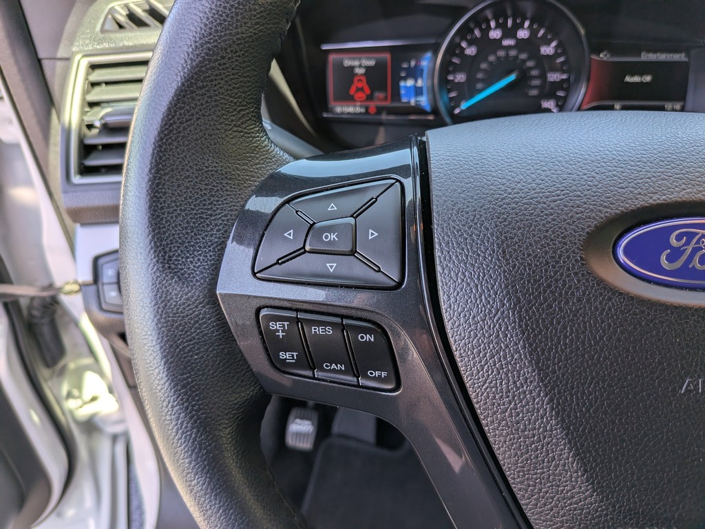 Ford Explorer Vehicle Full-screen Gallery Image 27
