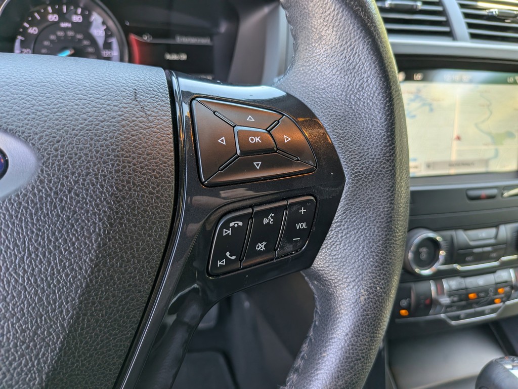 Ford Explorer Vehicle Full-screen Gallery Image 28