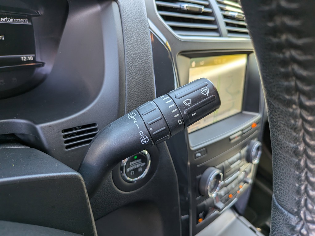 Ford Explorer Vehicle Full-screen Gallery Image 30