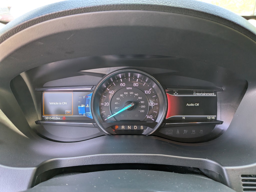 Ford Explorer Vehicle Full-screen Gallery Image 31