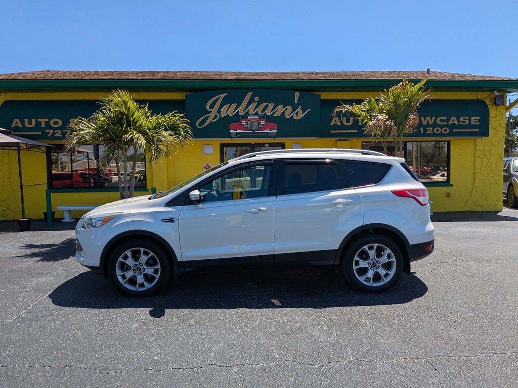 Ford Escape Vehicle Full-screen Gallery Image 02