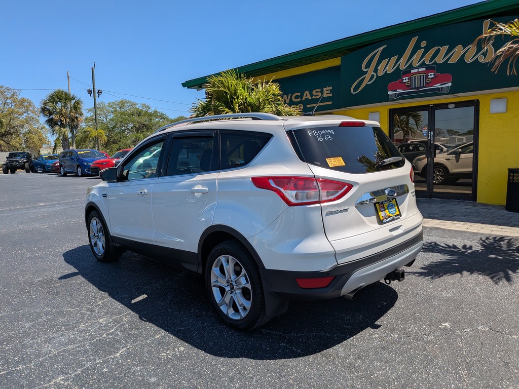 Ford Escape Vehicle Full-screen Gallery Image 03