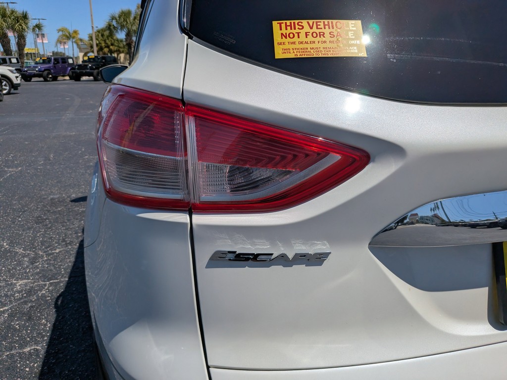 Ford Escape Vehicle Full-screen Gallery Image 07
