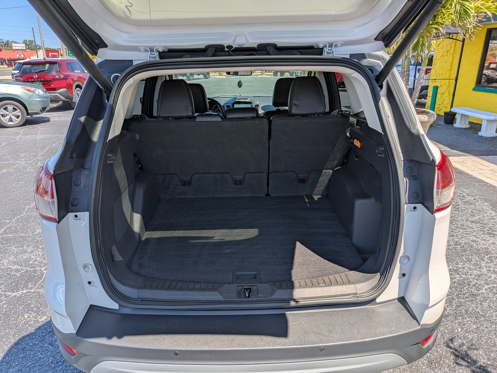 Ford Escape Vehicle Full-screen Gallery Image 10