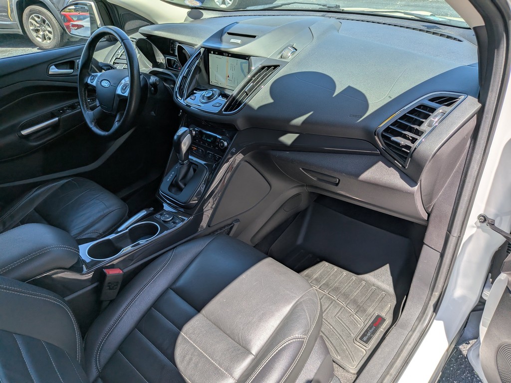 Ford Escape Vehicle Full-screen Gallery Image 12
