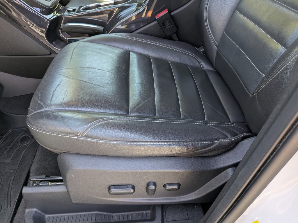 Ford Escape Vehicle Full-screen Gallery Image 19