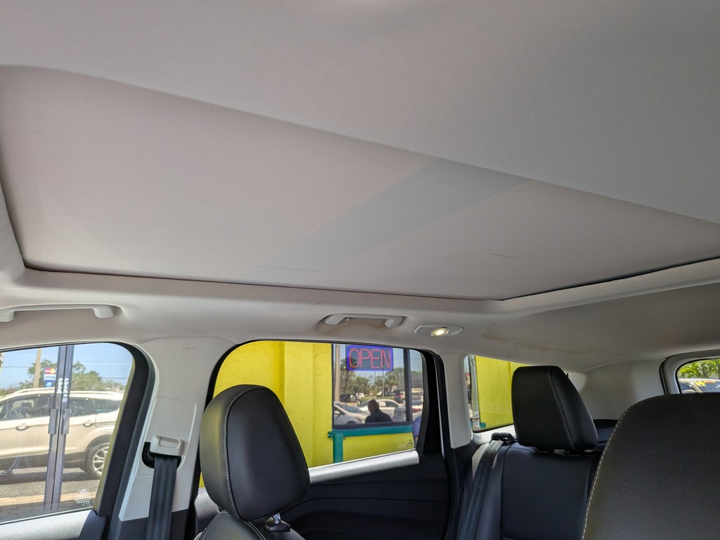 Ford Escape Vehicle Full-screen Gallery Image 20